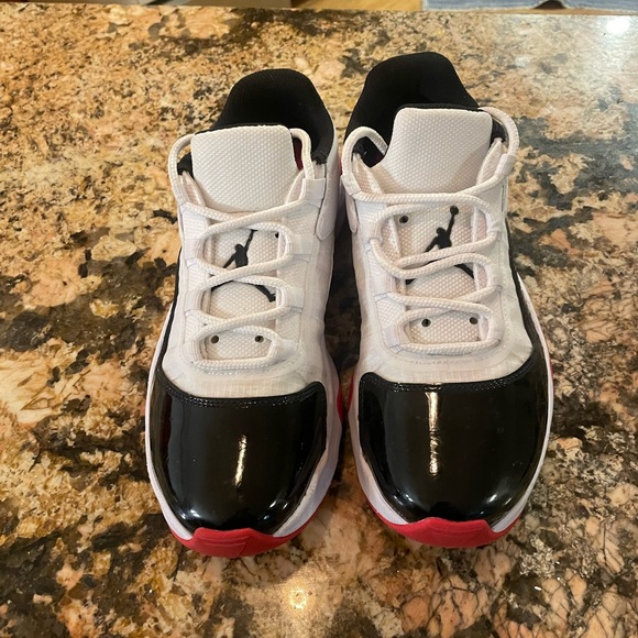 NIKE  AIR JORDAN 11 RETRO LOW Concord Bred - Picture 3 of 4